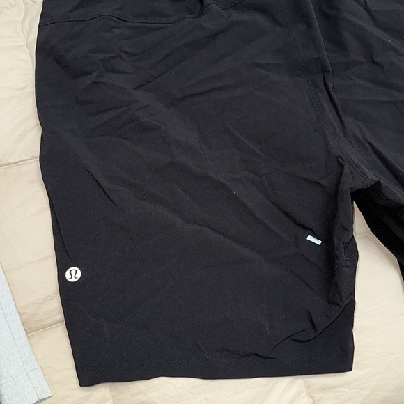 Lululemon black shorts Large zipper side and back pockets - Picture 4 of 6
